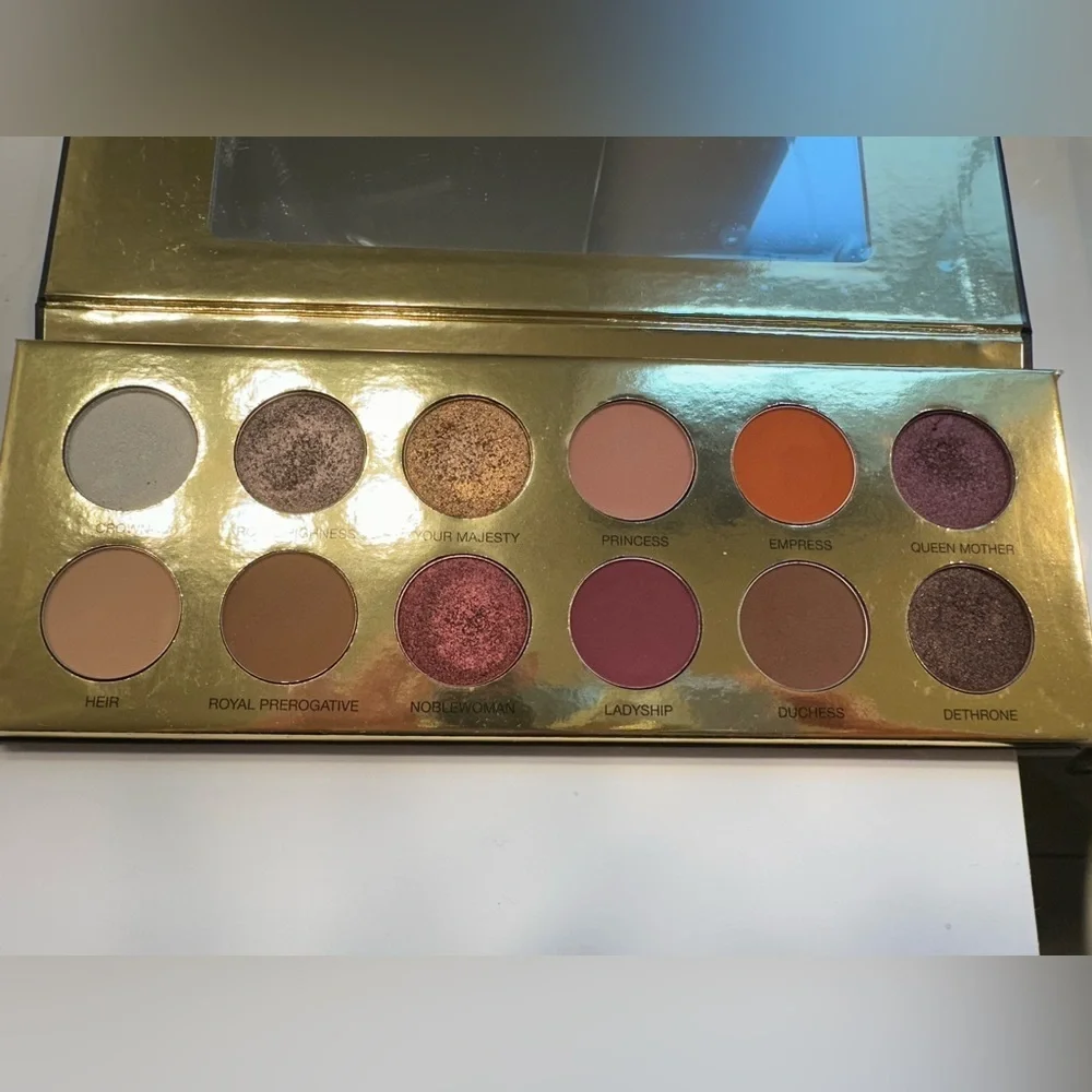 Colored Raine Queen of Hearts Eyeshadow Palette​